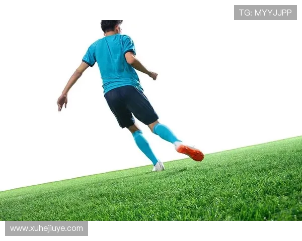 足球运动员在赛场上的成长与挑战探索他们如何克服困难成为足球巨星的故事