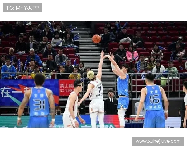 CBA北京首钢与上海队激战比分揭晓精彩瞬间回顾